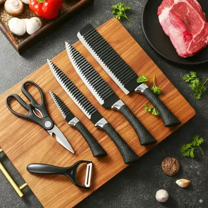 Kit de facas sobre a tábua de corte com alimentos